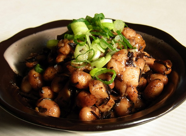 ひじき大豆水煮と鶏もも肉の炒め物